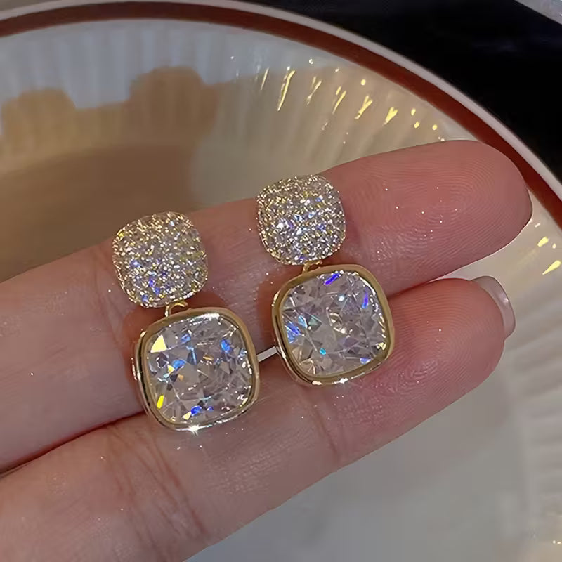 Elegant Vintage Rhinestone Dangle Drops Earrings.