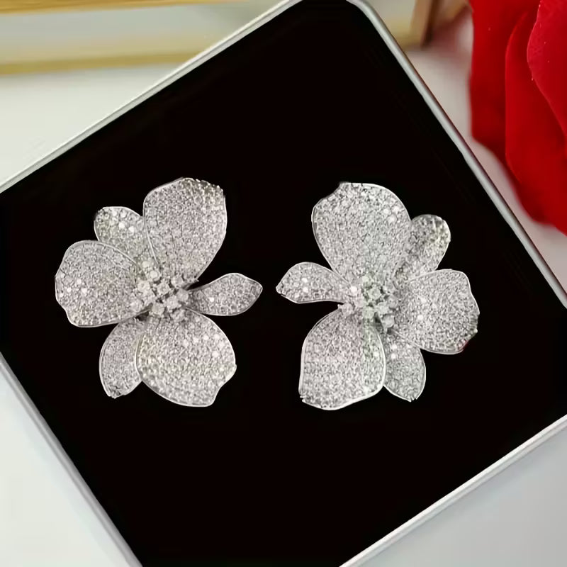 1 Pair Flower Stud Earrings.