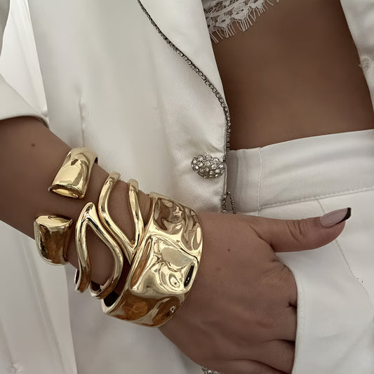 3pc Exaggerated Hammered Gold Cuffs Bracelet Set.