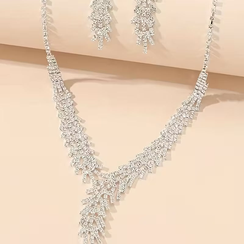 3pcs Claw Chain Rhinestone Necklace Earrings Set.