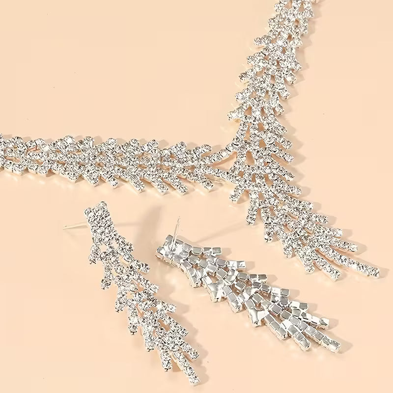 3pcs Claw Chain Rhinestone Necklace Earrings Set.
