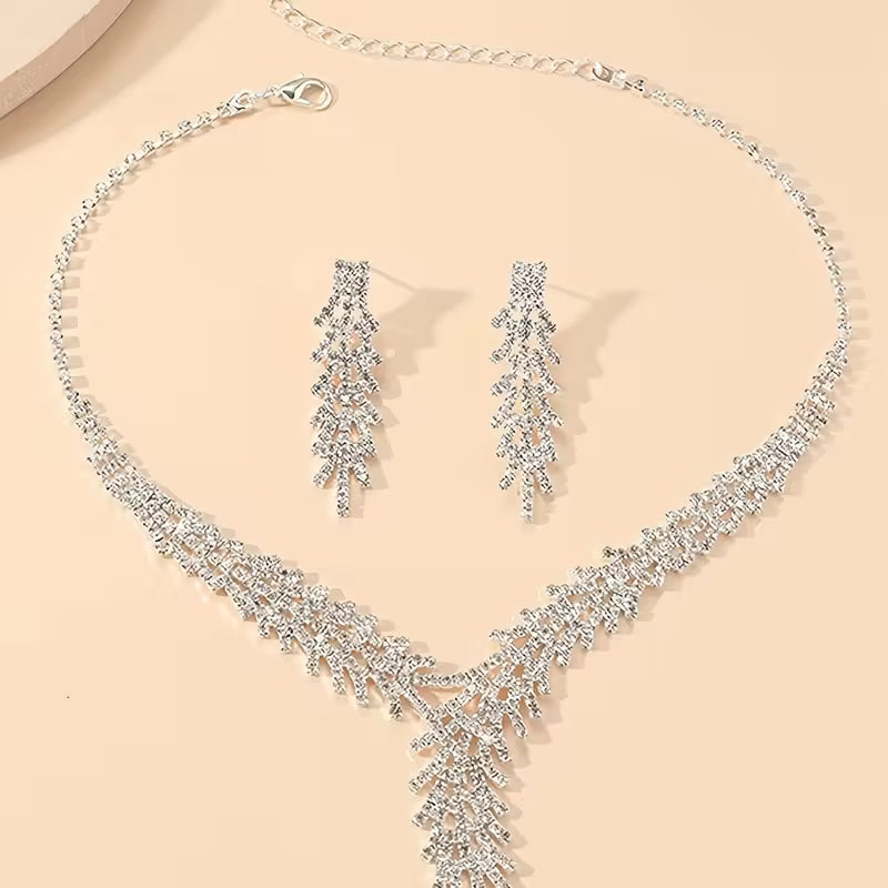 3pcs Claw Chain Rhinestone Necklace Earrings Set.