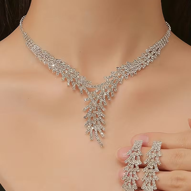 3pcs Claw Chain Rhinestone Necklace Earrings Set.