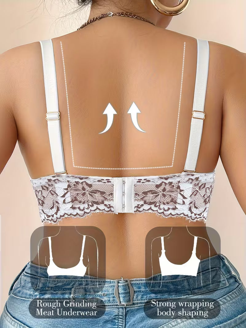 A Plus-Size Women's Lace Splicing Bra.