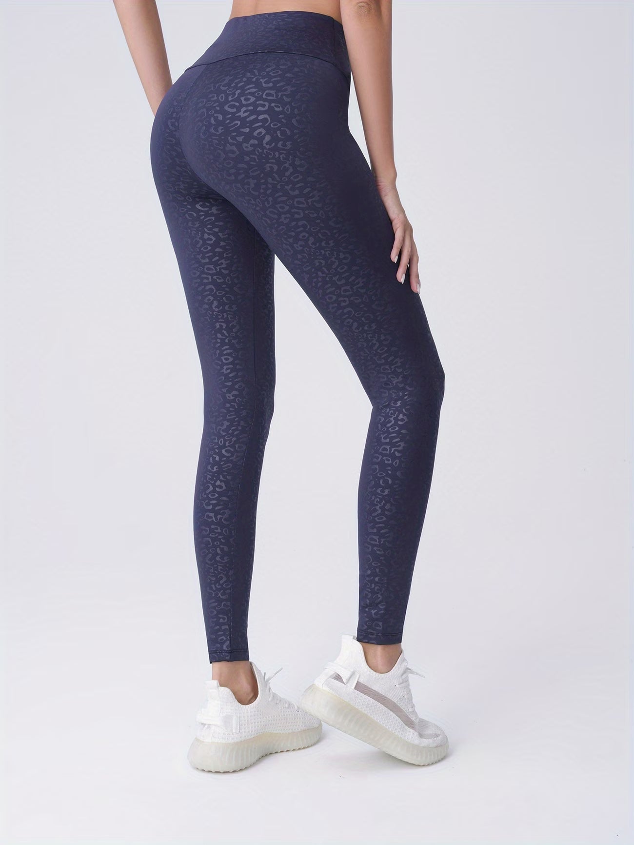 All-Over Leopard Print Cropped Legging.