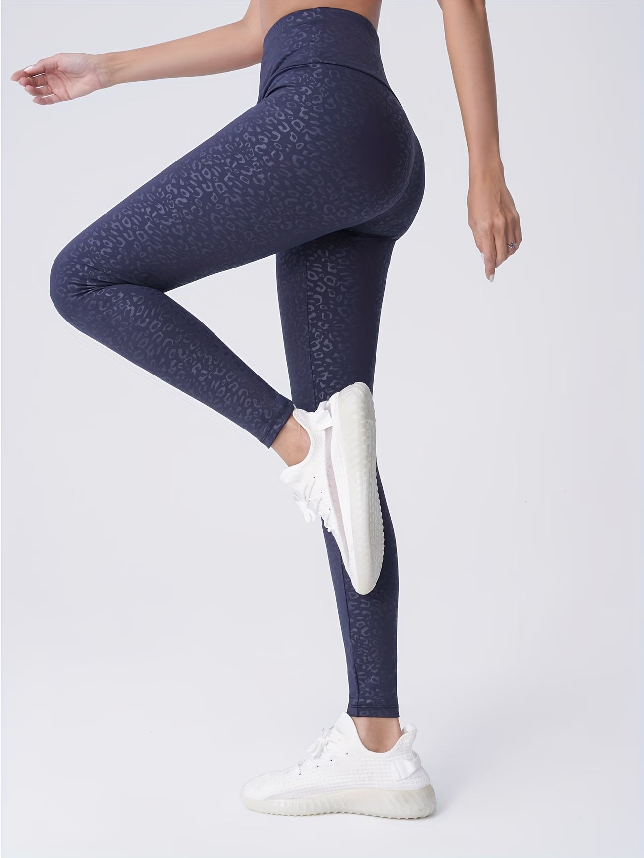 All-Over Leopard Print Cropped Legging.