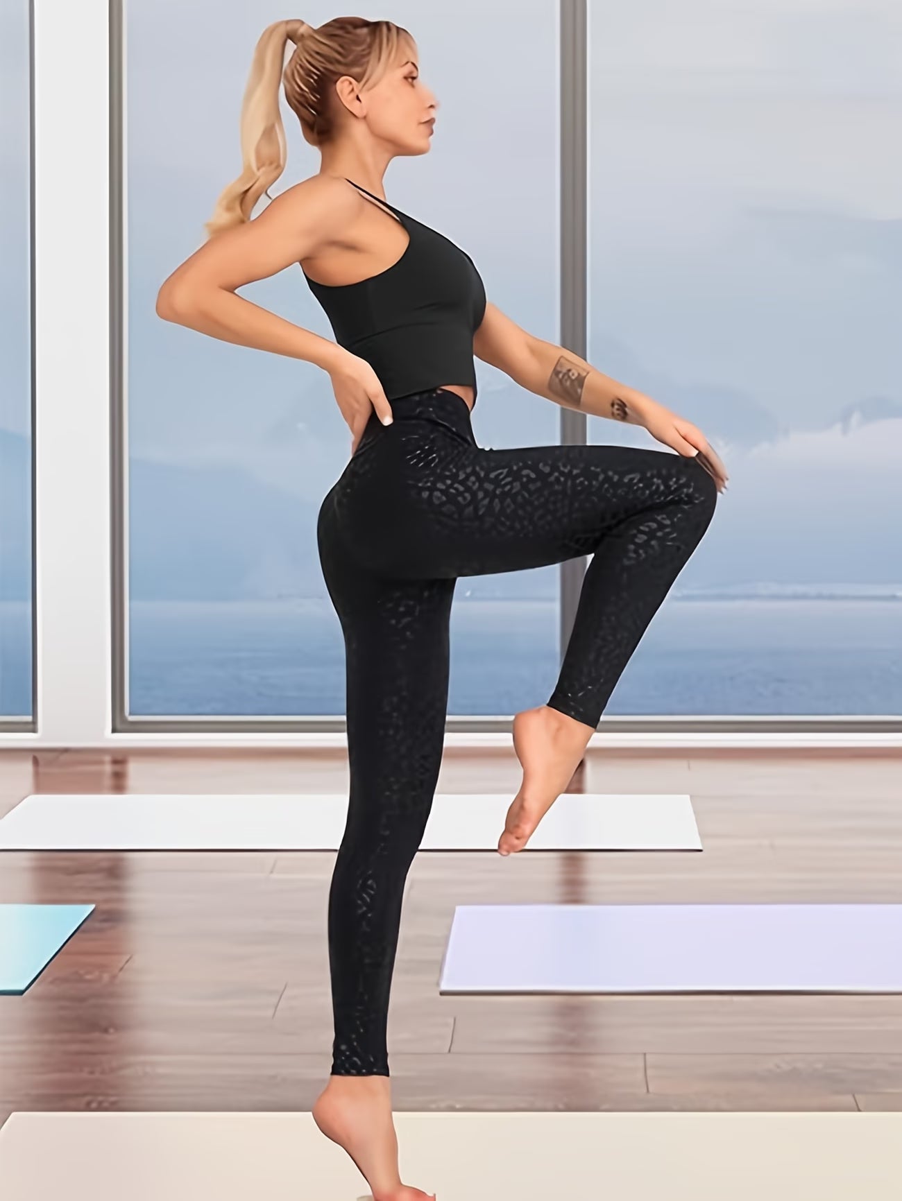 All-Over Leopard Print Cropped Legging.