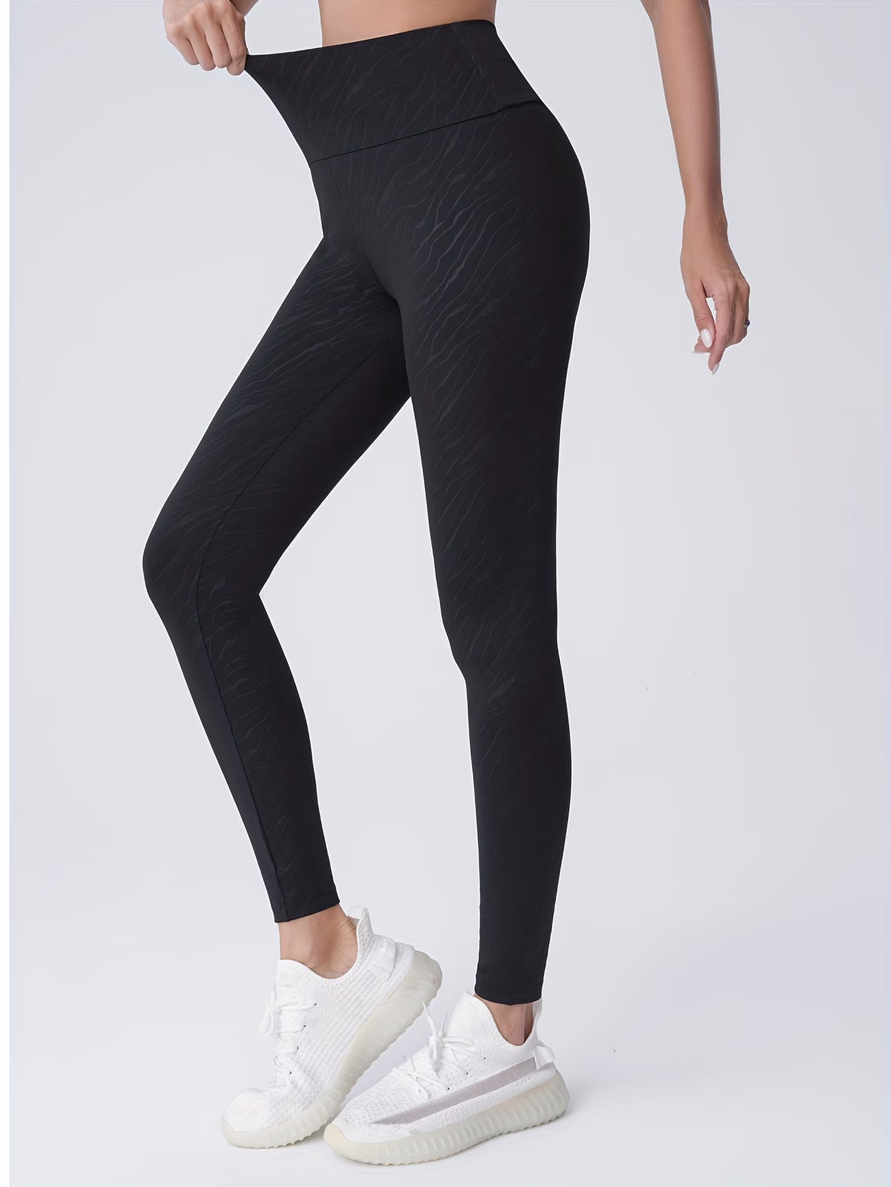 All-Over Leopard Print Cropped Legging.