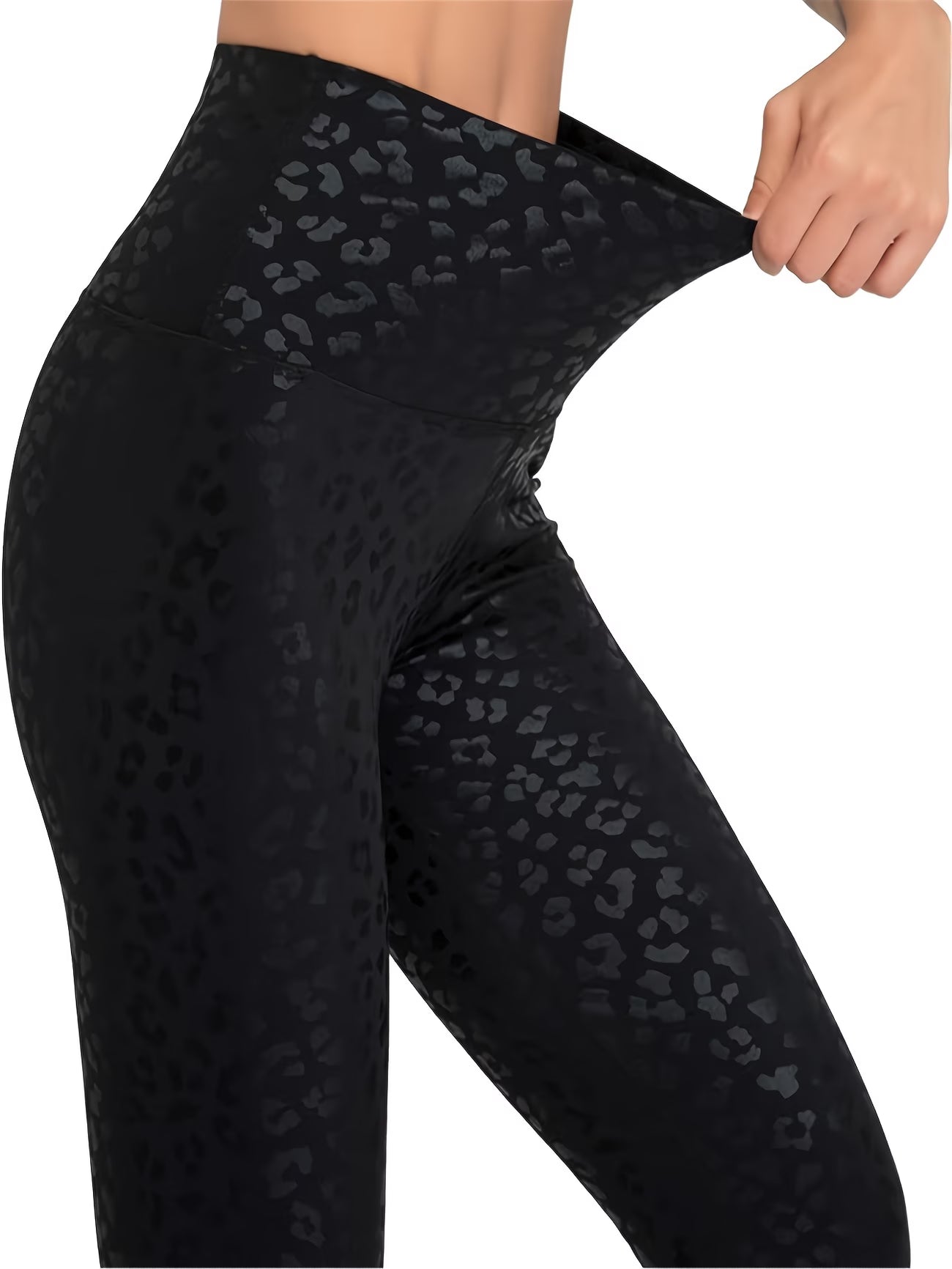 All-Over Leopard Print Cropped Legging.