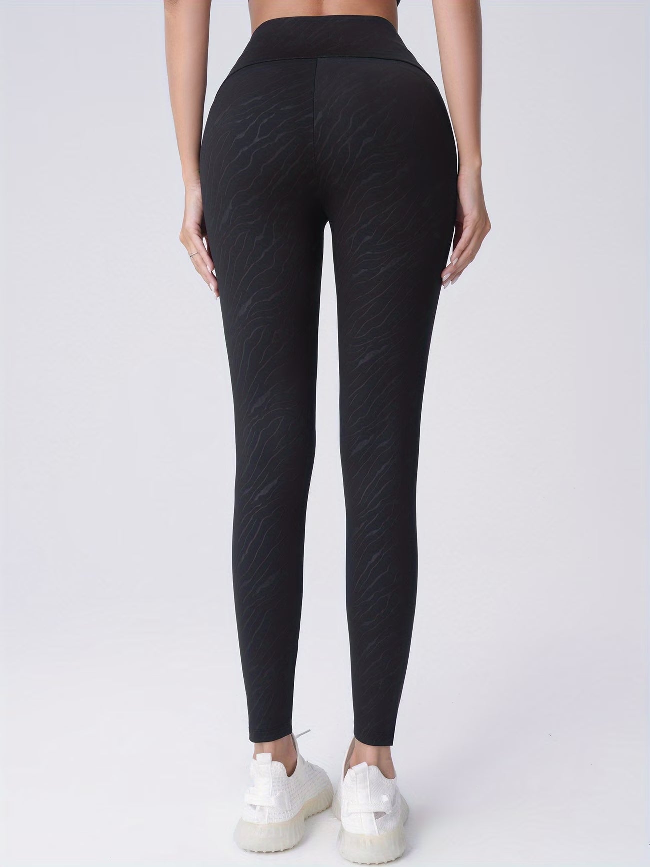 All-Over Leopard Print Cropped Legging.