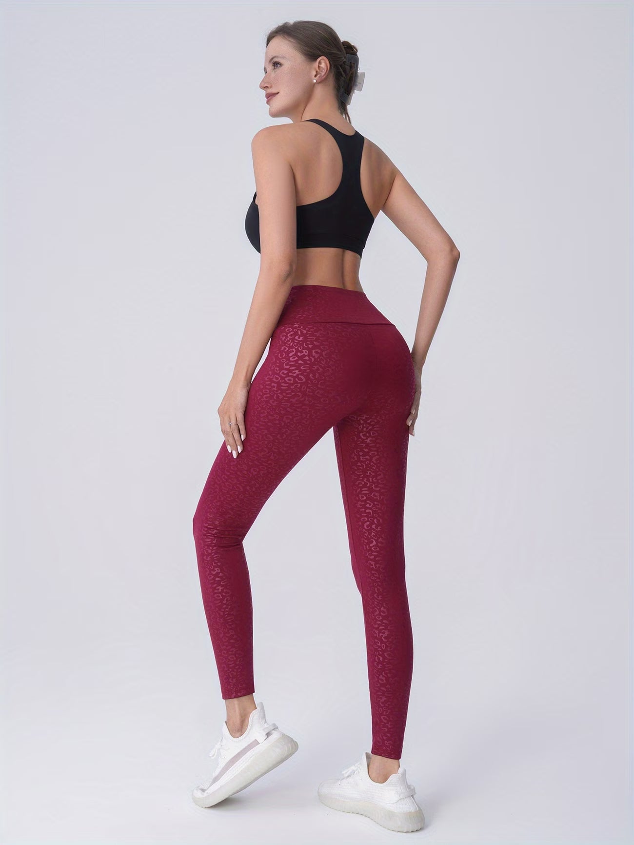All-Over Leopard Print Cropped Legging.