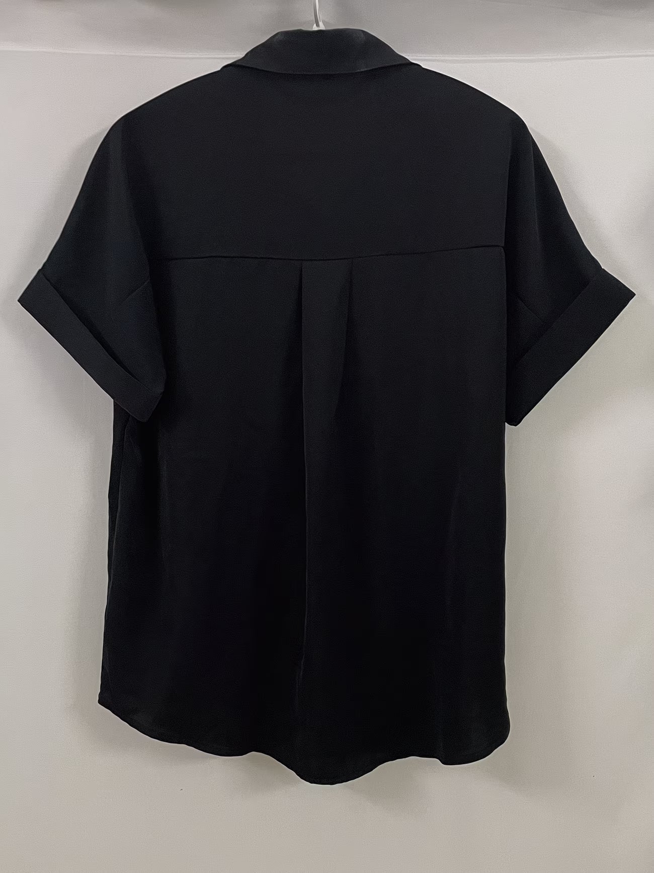 Classic Single-Breasted Summer Shirt.