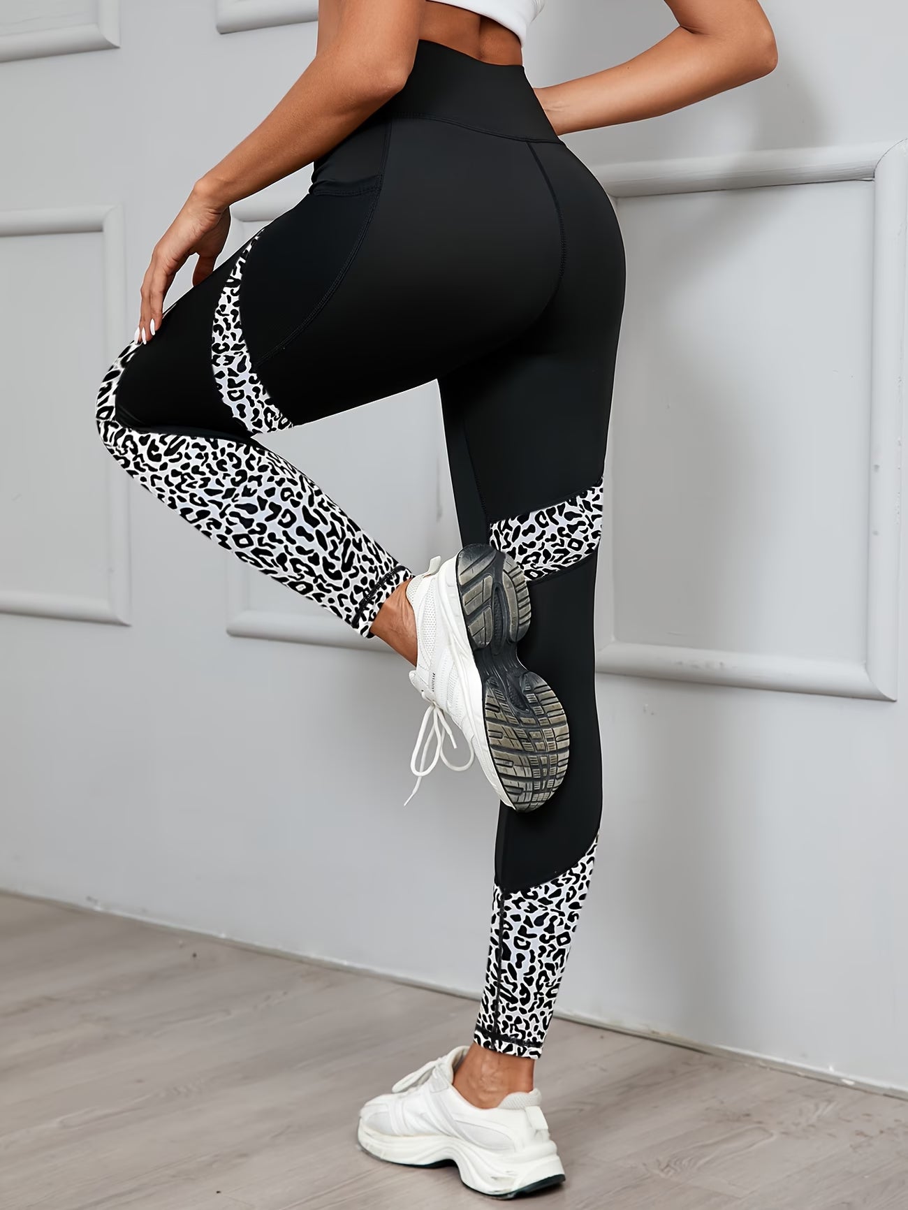 Cropped Leopard-Mesh Yoga Legging.