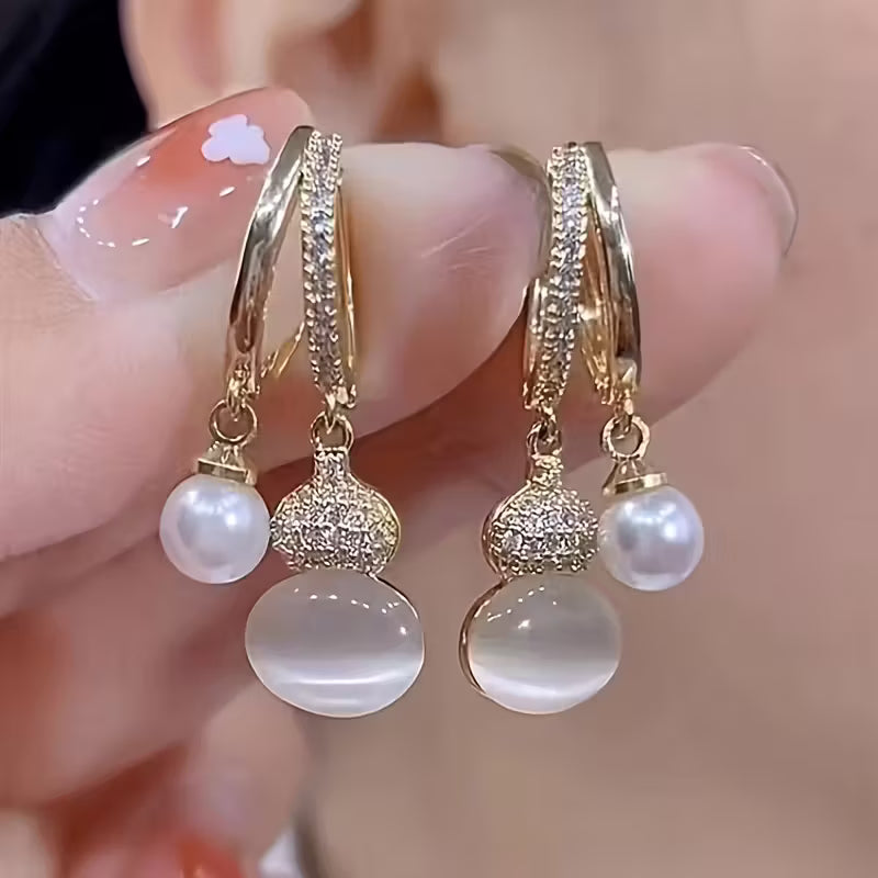 Elegant High-end Imitation Faux Pearl Gourd Pendant Earrings.