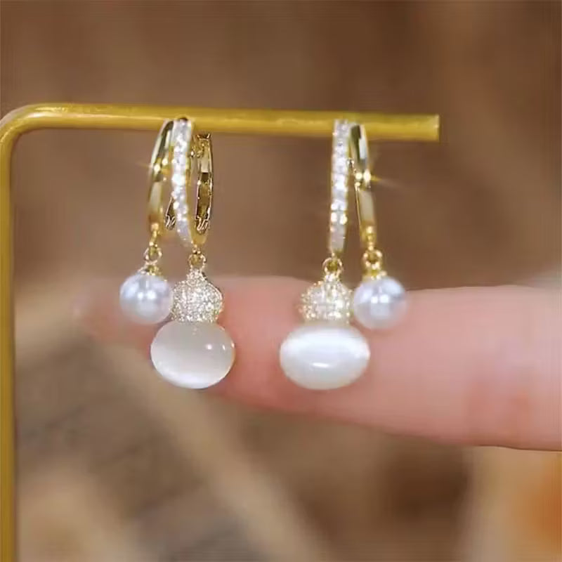 Elegant High-end Imitation Faux Pearl Gourd Pendant Earrings.