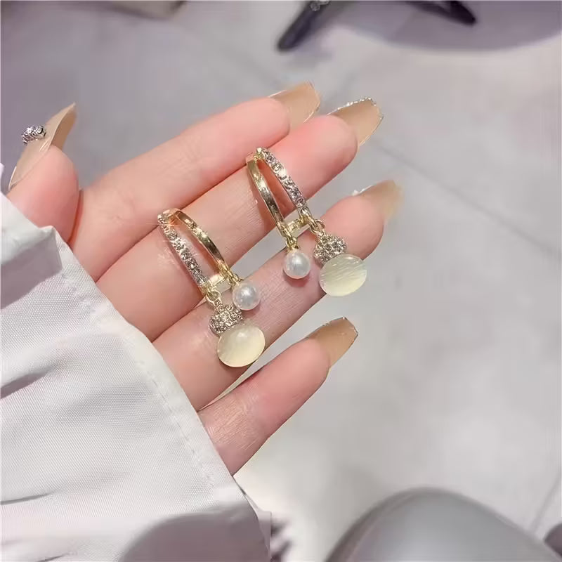 Elegant High-end Imitation Faux Pearl Gourd Pendant Earrings.
