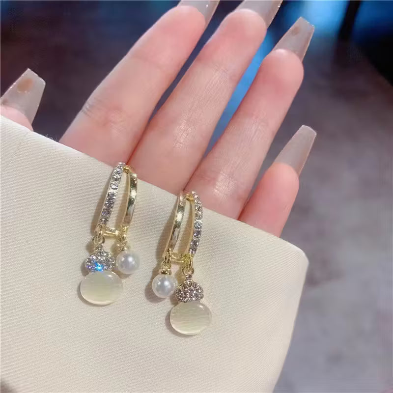 Elegant High-end Imitation Faux Pearl Gourd Pendant Earrings.