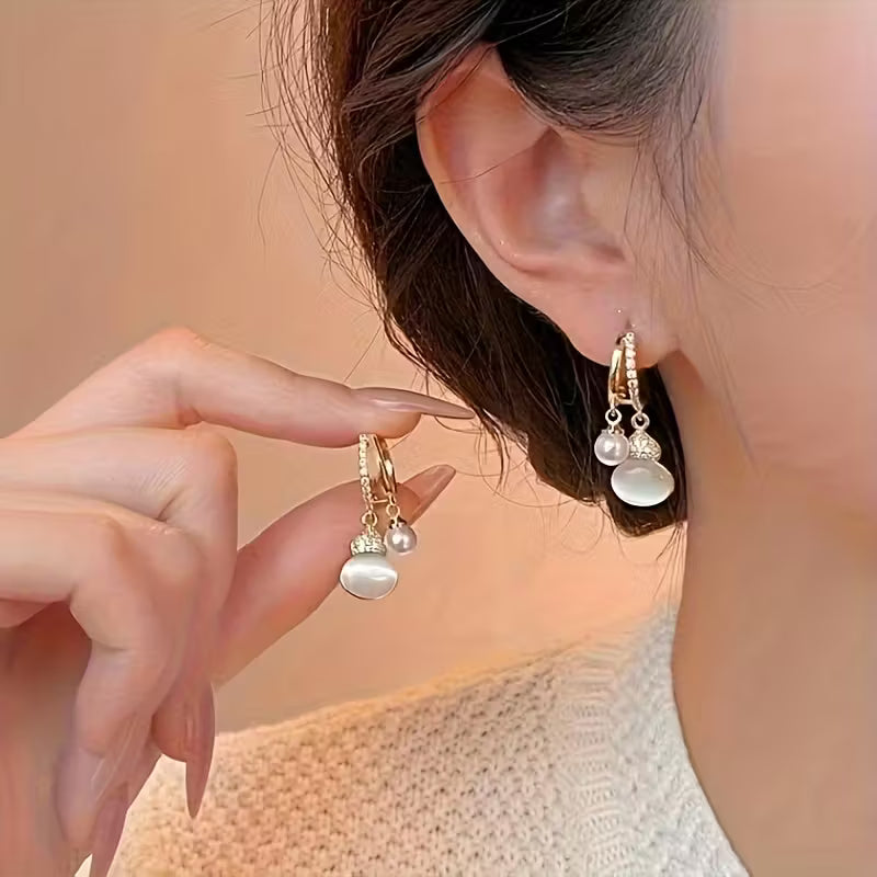 Elegant High-end Imitation Faux Pearl Gourd Pendant Earrings.