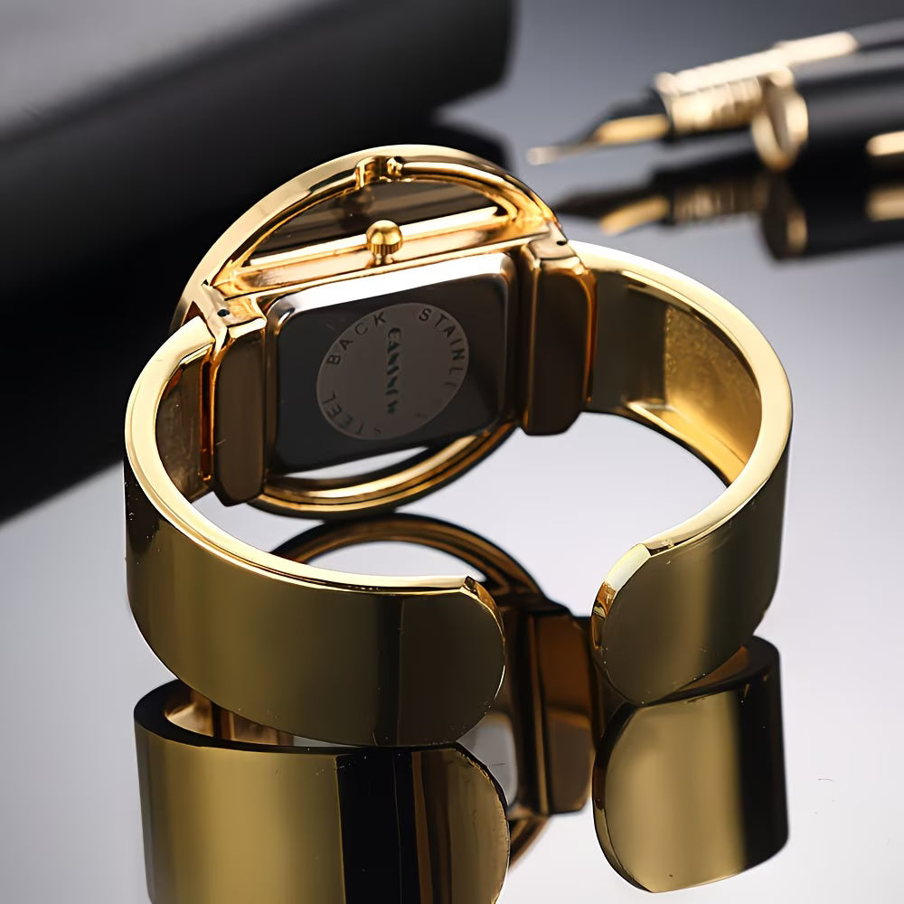 Elegant Round Analog Bracelet Watch for Women.