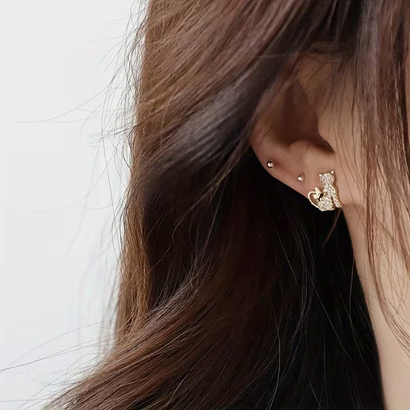 Elegant Sparkly Pair of Hypoallergenic Golden Cat Earrings.