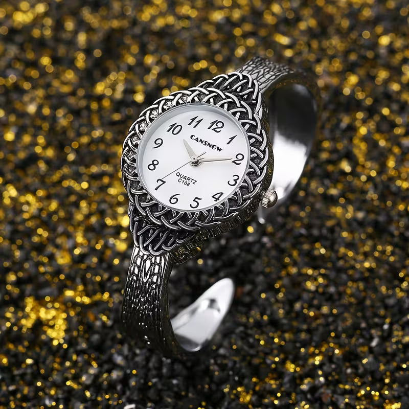 Elegant Vintage-Inspired Women's Quartz Bracelet Watch.