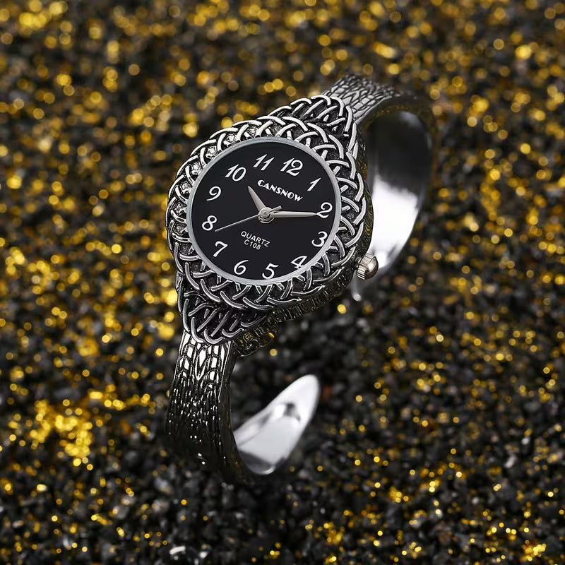 Elegant Vintage-Inspired Women's Quartz Bracelet Watch.