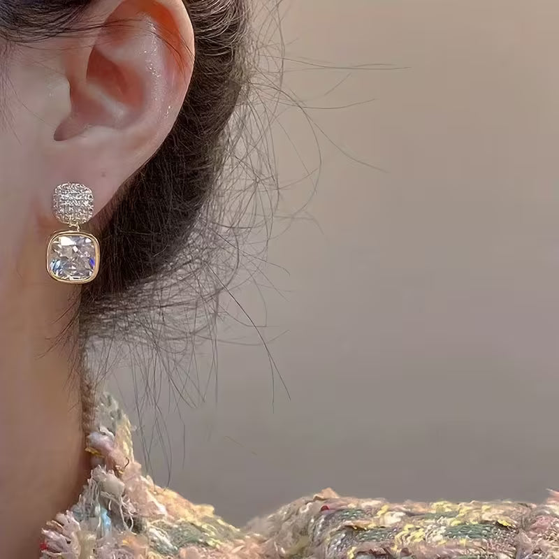 Elegant Vintage Rhinestone Dangle Drops Earrings.