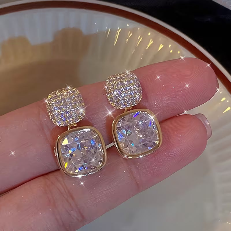 Elegant Vintage Rhinestone Dangle Drops Earrings.