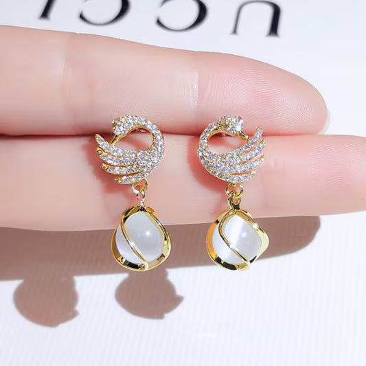 Exquisite Fashion and Creative Swan Eye Pendant Earrings.