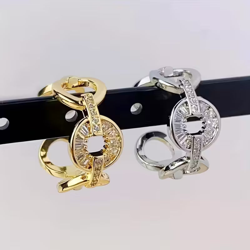Exquisite and Luxurious Circular Ring with Adjustable Size Rings.