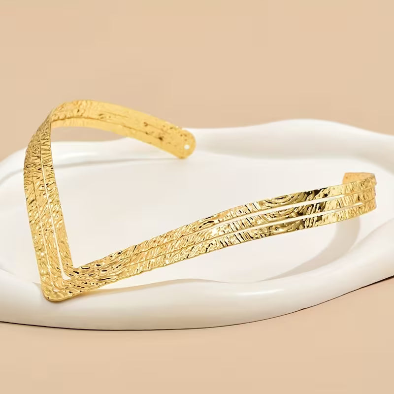 Geometric Golden V-Shaped Collar Necklace Jewelry.