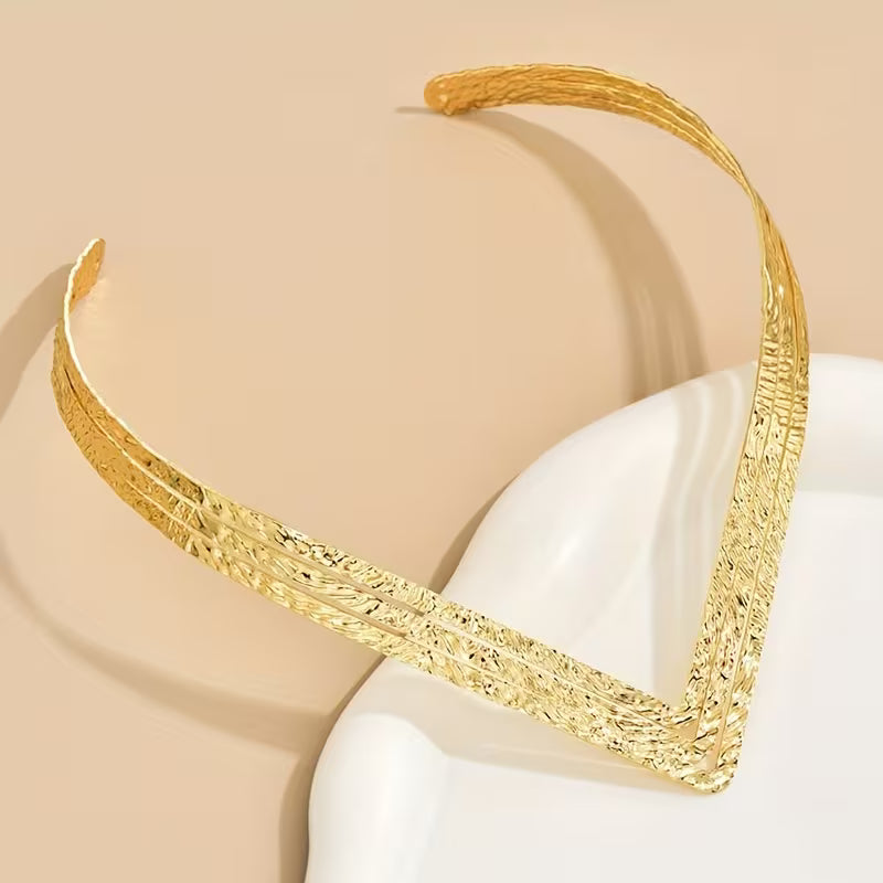 Geometric Golden V-Shaped Collar Necklace Jewelry.