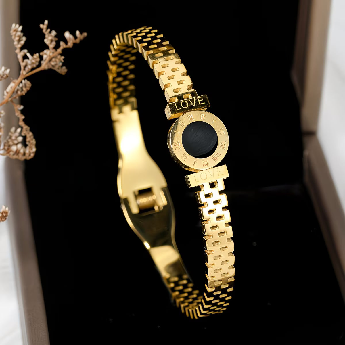 Golden Vintage Watch-Band Bracelet.