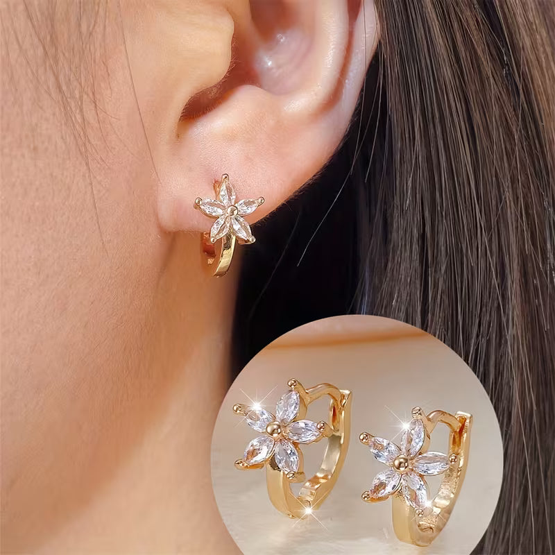 Minimalist And Elegant Small Flower Earrings.