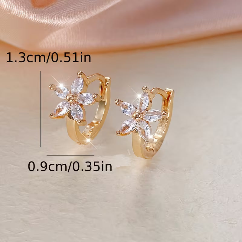 Minimalist And Elegant Small Flower Earrings.