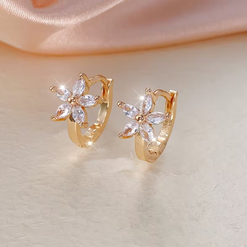 Minimalist And Elegant Small Flower Earrings.