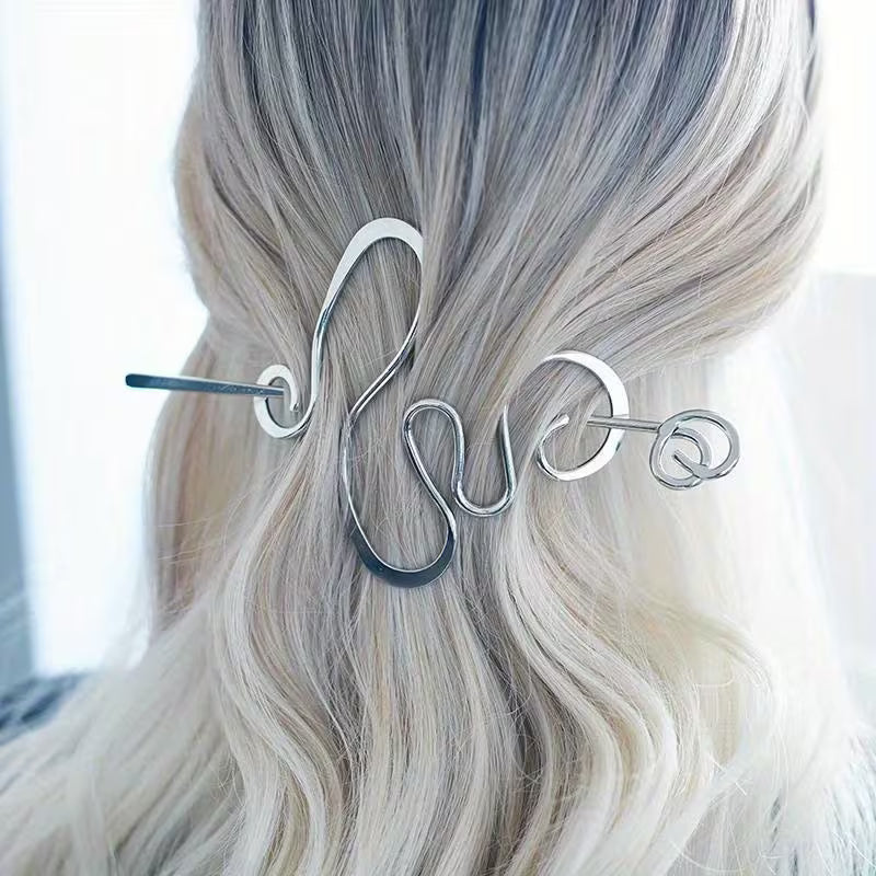 Minimalist "Liquid Metal" Hair Clip for Elegant Styling.