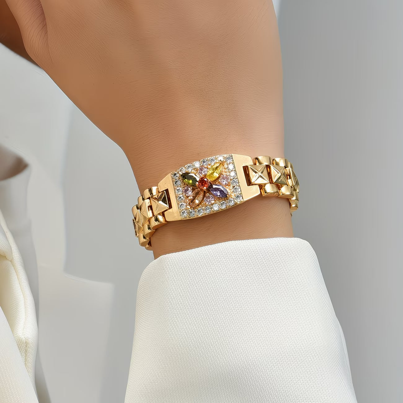 Niche Design Zirconia Flower Bangle.