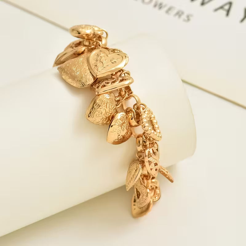Retro Hollow Love Shape Bracelet.