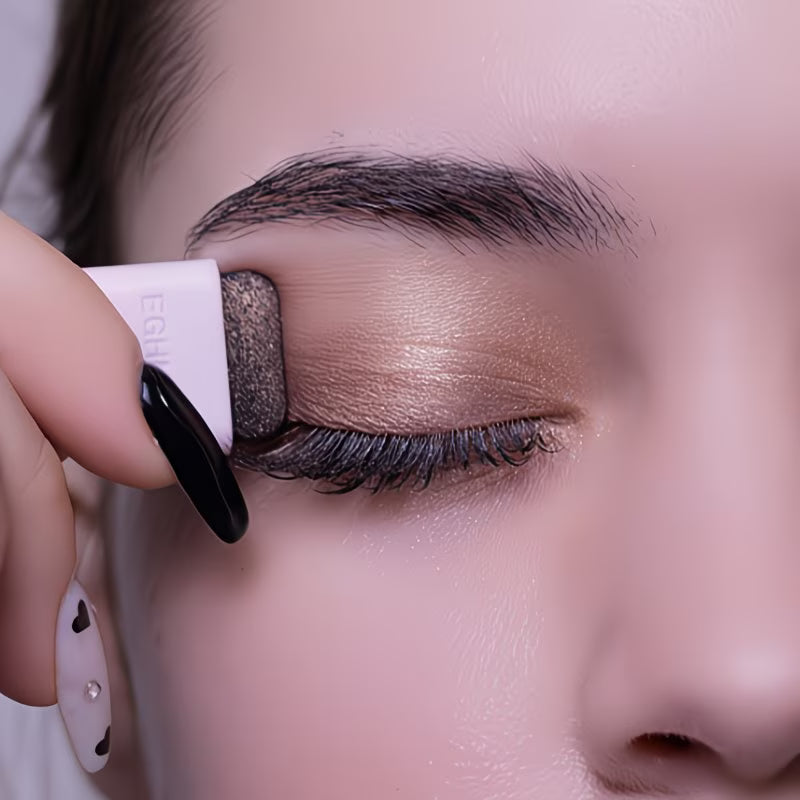 Shimmering Dual-Tone Eyeshadow Palette.