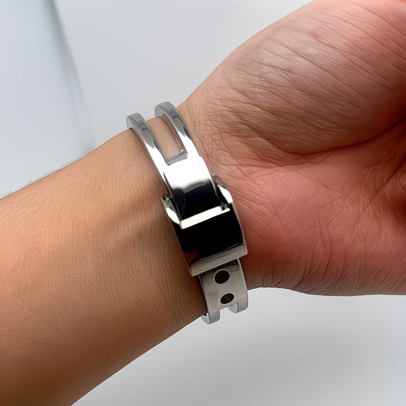 Shock-Resistant Fashion Watch with Sleek Metal Band.