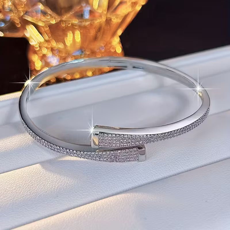 Simple Luxury Open Bengle.