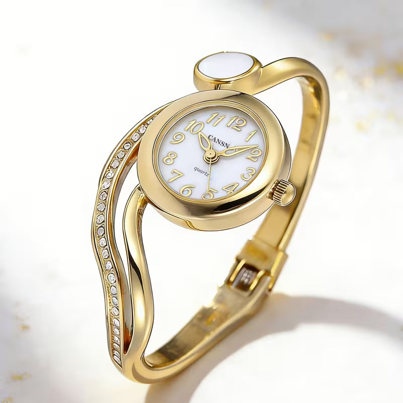 Stylish Metal Chain Wristband Compatible with for apple Watch Ultra.