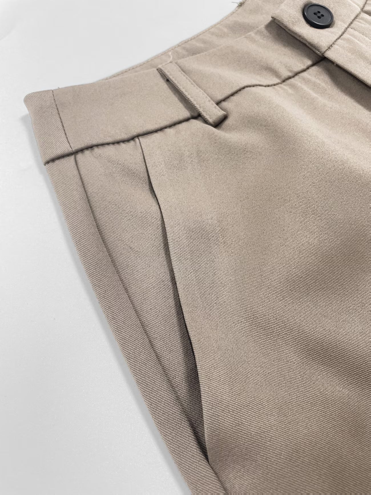 Vintage-Inspired Straight-Leg Suit Pant.