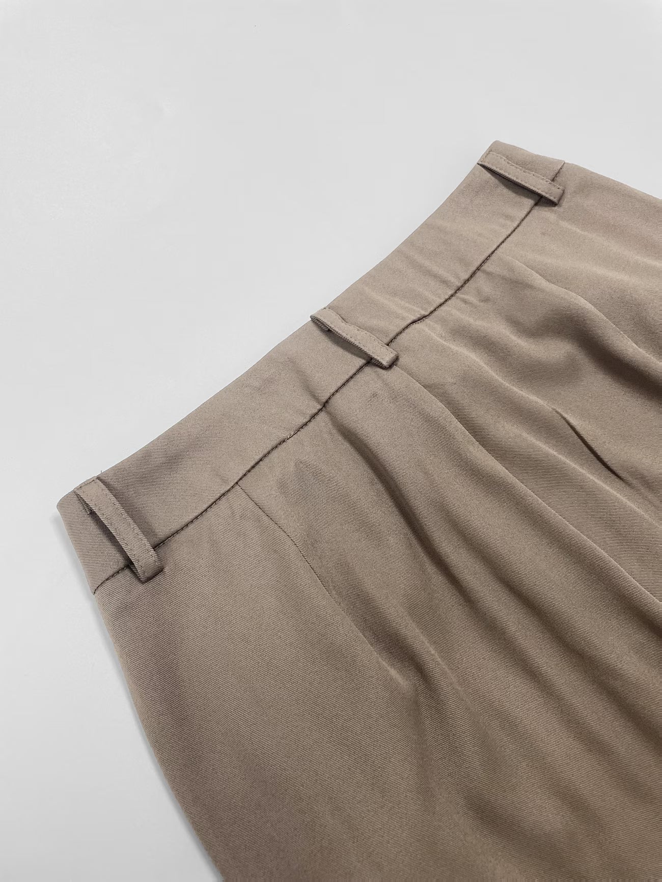 Vintage-Inspired Straight-Leg Suit Pant.