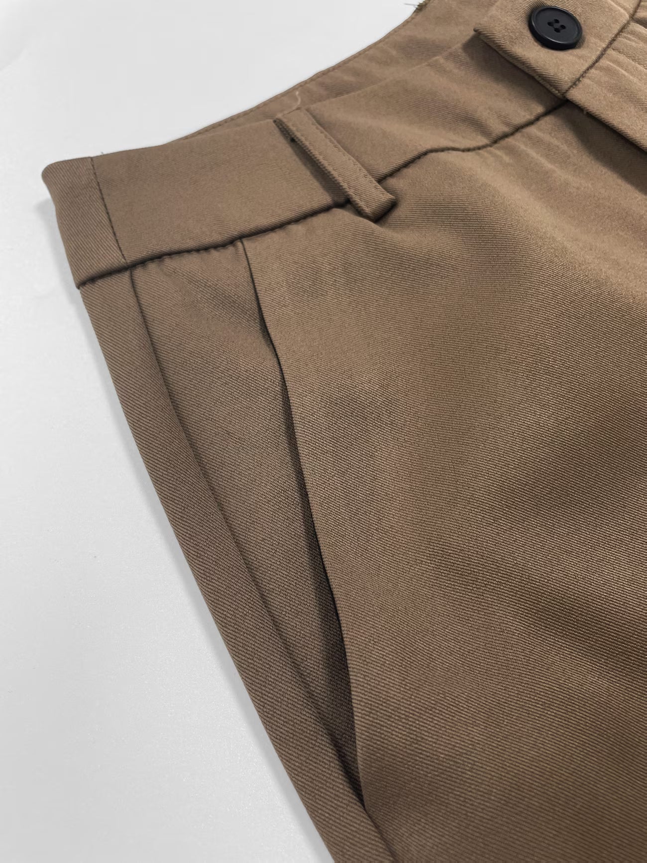 Vintage-Inspired Straight-Leg Suit Pant.