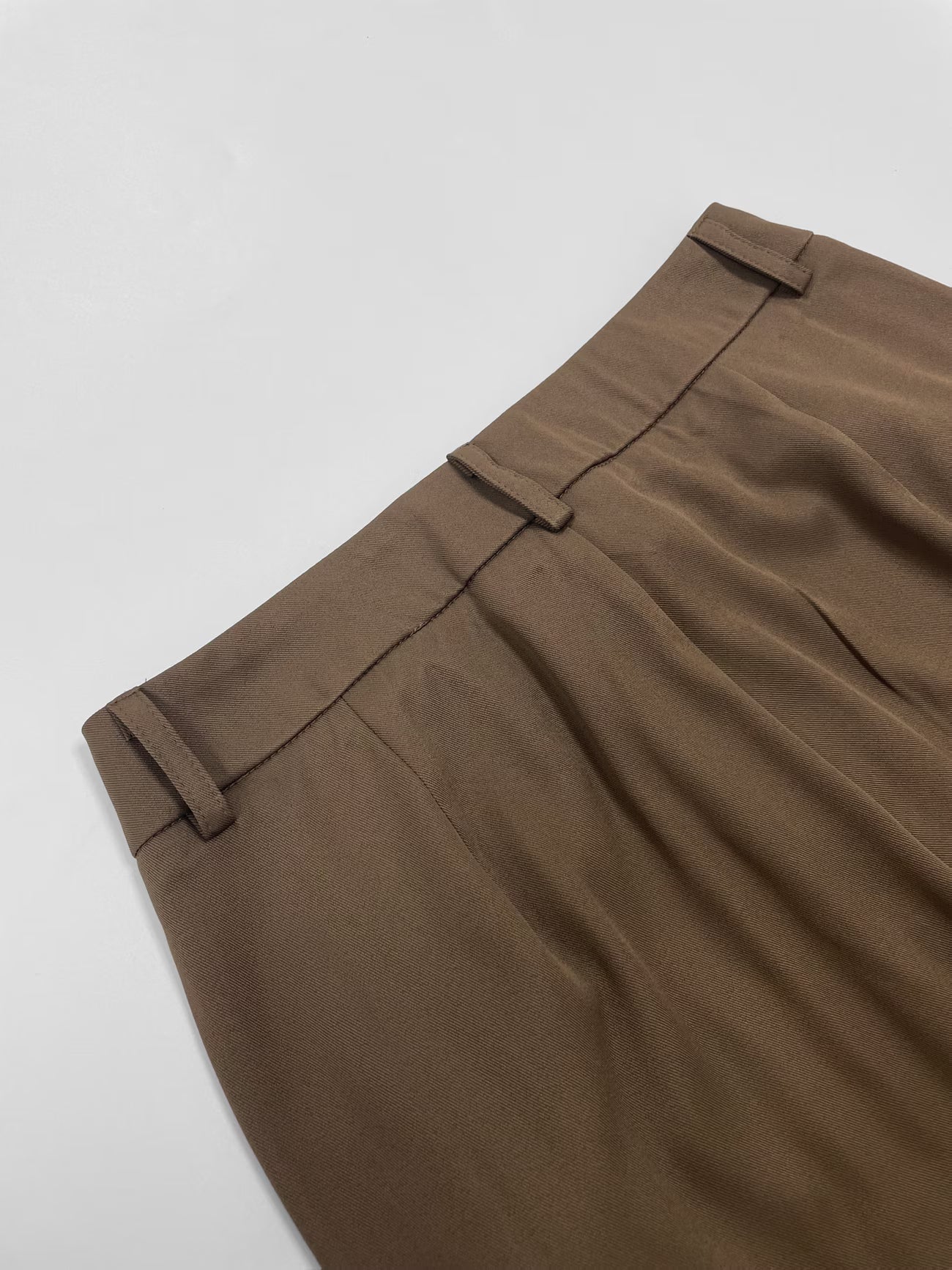 Vintage-Inspired Straight-Leg Suit Pant.
