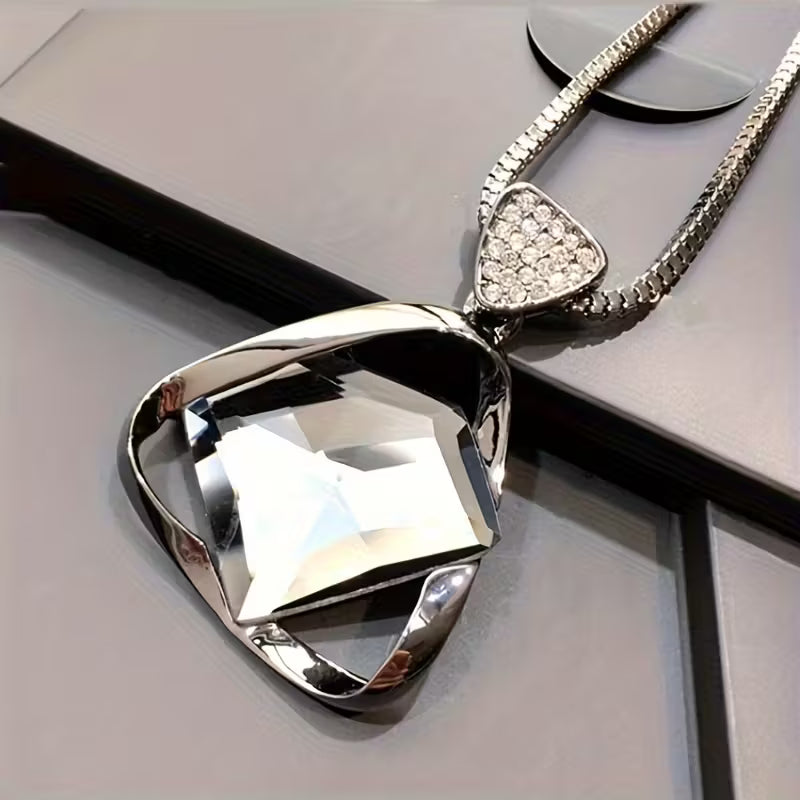 Women's Fashion Sweater Chain Necklace.