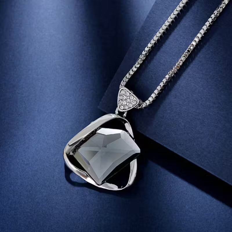 Women's Fashion Sweater Chain Necklace.