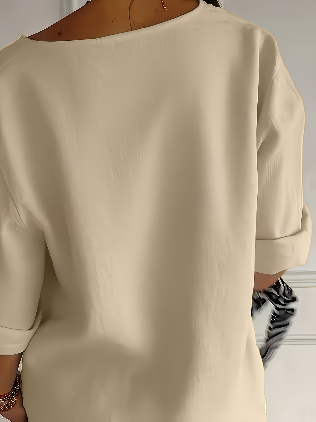 Women’s Elegant Button-Detail Vacation Shirt.